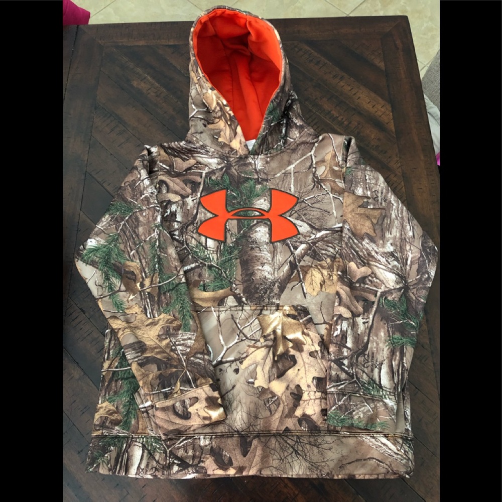 Boys Under Armour camp hoodie XL
